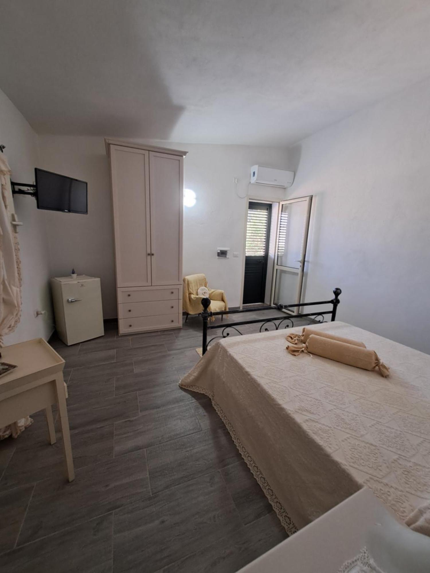 B&B Li Salcuneddi アリエントゥ エクステリア 写真